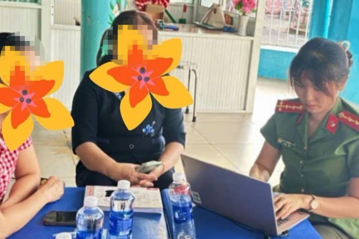 Lực lượng công an làm việc với lớp trẻ mầm non. Ảnh: CAP