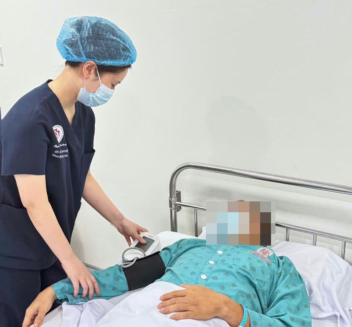 Bệnh nhân mắc sởi điều trị tại Bệnh viện Trung ương Quân đội 108. Ảnh: BVCC