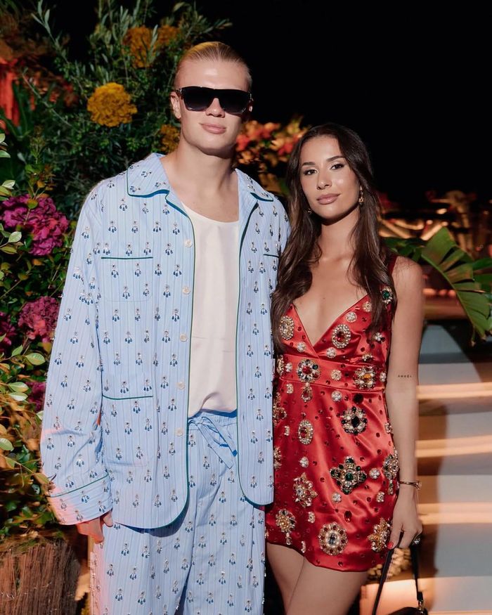 Erling Haaland và Isabel Johansen tận hưởng bữa tiệc pyjama ở Saint-Tropez - Ảnh: IG