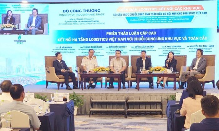 Đại biểu tập trung trao đổi về xu hướng dịch chuyển chuỗi cung ứng toàn cầu. (Ảnh: Việt Dũng)