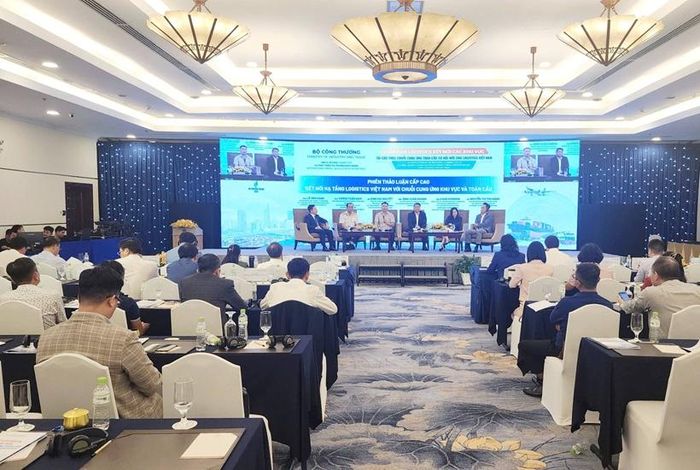  Quang cảnh diễn đàn Logistics kết nối các khu vực, chủ đề “Tái cấu trúc chuỗi cung ứng toàn cầu – Cơ hội mới cho logistics Việt Nam”. (Ảnh: Việt Dũng)