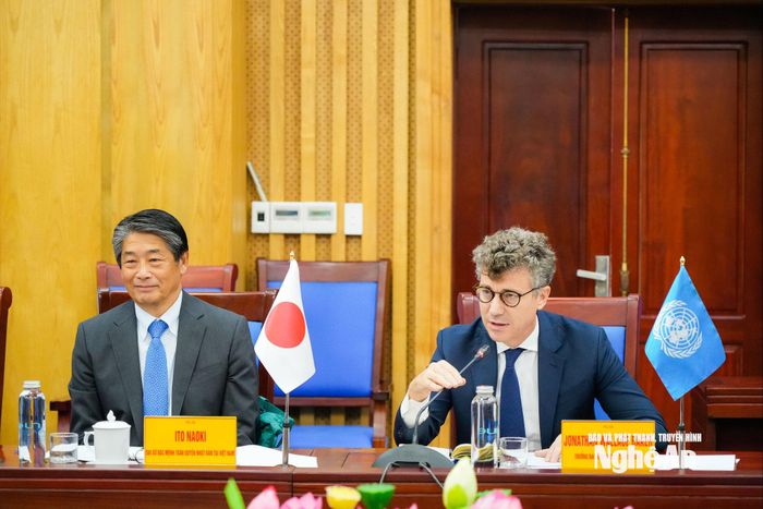 Ngài Jonathan Wallace Baker, Trưởng đại diện UNESCO tại Việt Nam phát biểu tại cuộc làm việc. Ảnh: TL