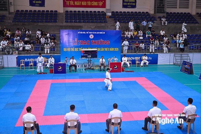 Giải Karate - Đại hội TDTT tỉnh Nghệ An lần thứ X, năm 2026 được điều hành bởi các trọng tài đẳng cấp châu Á, Đông Nam Á. Ảnh: Hải Hưng