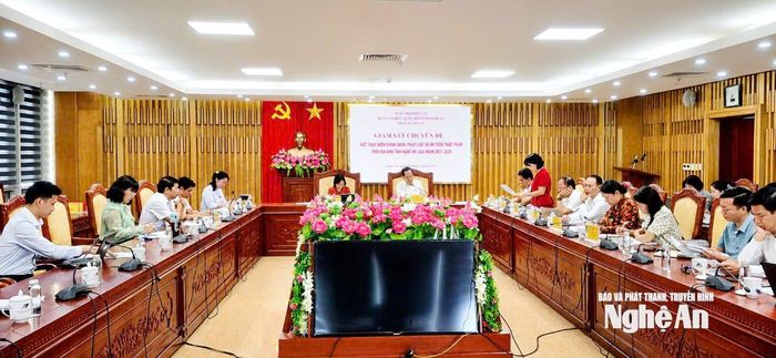 Toàn cảnh buổi làm việc. Ảnh: Xuân Hướng
