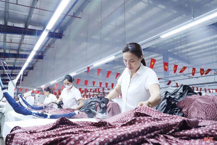 Xí nghiệp May 10 Hà Tĩnh đã ký đơn hàng sản xuất đến đầu quý IV/2026.