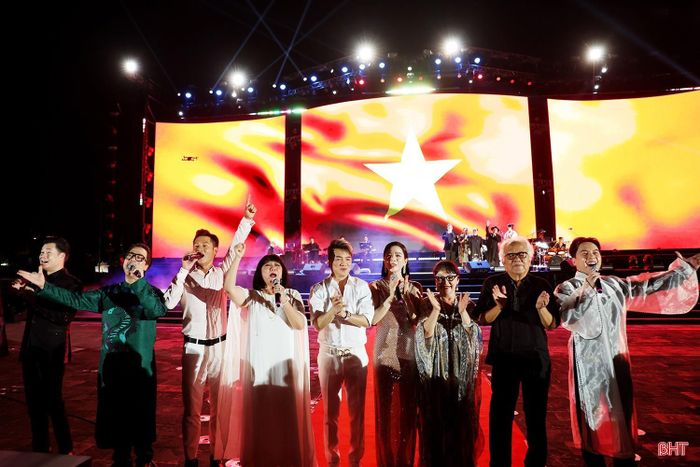 Dàn nghệ sĩ nổi tiếng tham gia biểu diễn tại đêm nhạc tưởng nhớ nhạc sĩ Trịnh Công Sơn tổ chức tại Hà Tĩnh.