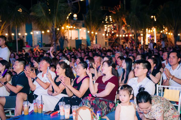 Các sự kiện giải trí có nghệ sĩ nổi tiếng biểu diễn luôn là tâm điểm quan tâm của nhiều người.