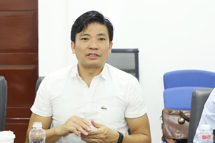 Ông Nguyễn Huy Dũng - chuyên gia cao cấp về quản lý rủi ro thiên tai của WB - trưởng đoàn công tác phát biểu tại buổi làm việc.