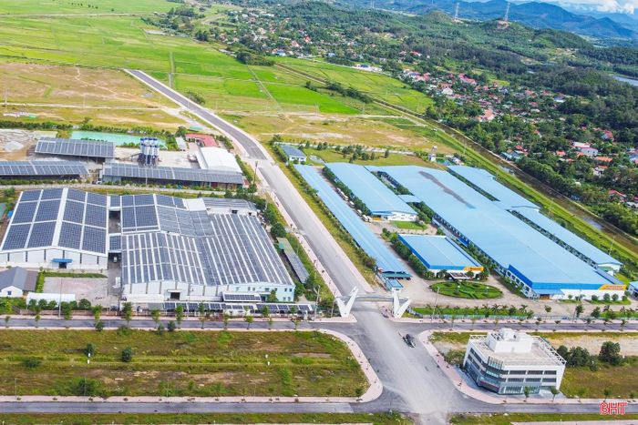 Phụ tải điện công nghiệp của Điện lực Đức Thọ hiện tăng hơn 20% so cùng kỳ năm 2025.