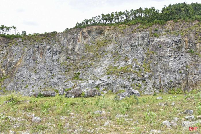 Tổng diện tích khu vực đóng cửa mỏ là 9,68ha, bao gồm 8ha khu vực mỏ và 1,68ha khu vực bãi chế biến. Ranh giới đóng cửa mỏ được xác định cụ thể theo các điểm khép góc và bản đồ khu vực đóng cửa mỏ.