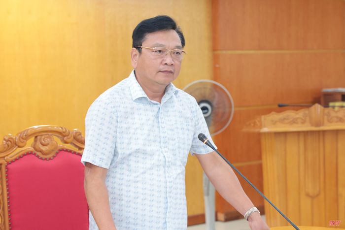 Đồng chí Hồ Huy Thành - Phó Chủ tịch UBND tỉnh đề nghị cấp ủy, chính quyền địa phương cùng các đơn vị, chủ rừng tăng cường công tác PCCCR; tuyên truyền người dân nâng cao ý thức bảo vệ rừng; kiểm tra, kiểm soát tốt người ra vào rừng trong thời tiết nắng nóng gay gắt kéo dài.