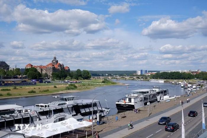 Dòng sông Elbe chảy qua Dresden không chỉ là một mạch giao thông tự nhiên mà còn là nguồn cảm hứng nghệ thuật lớn nhất tạo nên vẻ đẹp cho thành phố. (Ảnh: Thùy Linh/TTXVN)