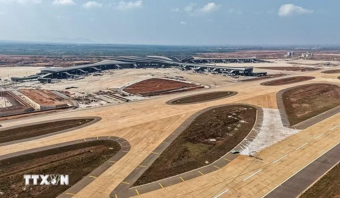 Đường cất, hạ cánh số 1 và nhà ga hành khách sân bay Long Thành. (Ảnh: Công Phong/TTXVN)