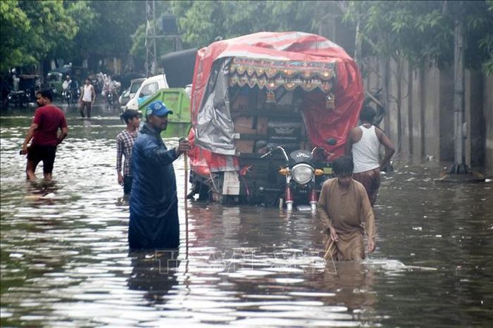 Ngập lụt sau mưa lớn tại Lahore, Pakistan ngày 22/7/2026. Ảnh: THX/TTXVN phát