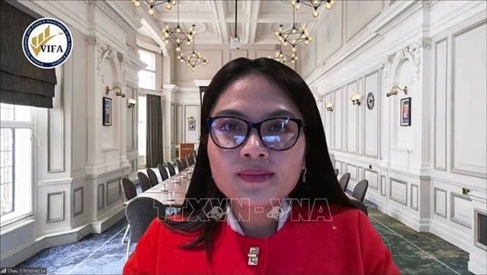 Bà Christine Le, Chủ tịch Hiệp hội Tài chính và Đầu tư Việt Nam tại Vương quốc Anh, phát biểu tại hội thảo. Ảnh: TTXVN phát