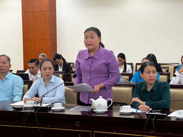 Các đại biểu đóng góp ý kiến, thông tin về việc phát huy vai trò của tổ chức công đoàn cơ sơ.
