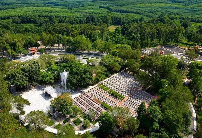 Nghĩa trang Liệt sĩ Quốc gia Trường Sơn, nơi yên nghỉ của 10.263 Anh hùng liệt sĩ đã ngã xuống trên tuyến đường Hồ Chí Minh huyền thoại. Ảnh: TTXVN phát