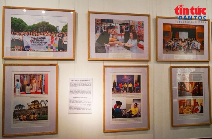 Những bức ảnh được tuyển chọn từ Đại sứ quán Vương quốc Thái Lan tại Hà Nội, Hội Hữu nghị Việt Nam - Thái Lan, Cục Văn thư và Lưu trữ Nhà nước thuộc Bộ Nội vụ Việt Nam và Thông tấn xã Việt Nam.