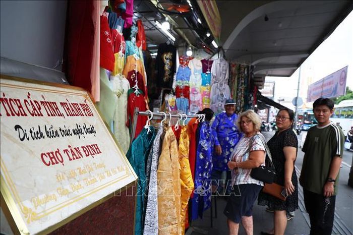 Không chỉ là nơi mua bán nhộn nhịp, chợ Tân Định còn là một trong những công trình gắn liền với ký ức của bao thế hệ người dân Thành phố Hồ Chí Minh. Ảnh: Hồng Đạt/TTXVN