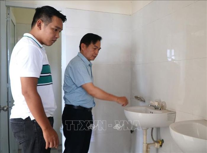 Mỗi phòng tại Khu Ký túc xá Phía Tây Mở Rộng có khu vệ sinh, phòng tắm và nơi giặt phơi riêng. Ảnh: Quốc Dũng/TTXVN