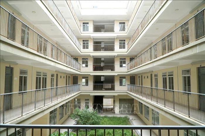 Khu Ký túc xá Phía Tây Mở Rộng có thiết kế thoáng mát, hiện đại, gồm 2 loại phòng diện tích 48m2 và 62m2. Ảnh: Quốc Dũng/TTXVN