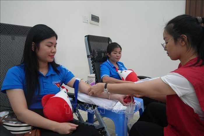 Chị Đỗ Mỹ Linh, Bảo hiểm xã hội tỉnh Thanh Hóa lần đầu tiên tham gia hiến máu tình nguyện.
