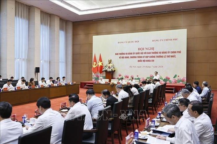 Hội nghị Ban Thường vụ Đảng ủy Quốc hội và Ban Thường vụ Đảng ủy Chính phủ về nội dung, chương trình Kỳ họp không thường lệ thứ nhất, Quốc hội khóa XVI. Ảnh: Doãn Tấn/TTXVN