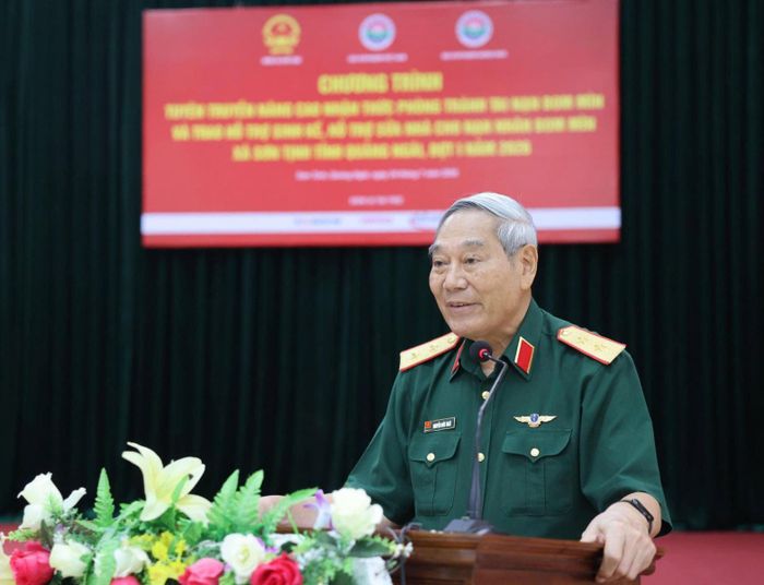 Trung tướng Nguyễn Đức Soát, Chủ tịch Hội Hỗ trợ khắc phục hậu quả bom mìn Việt Nam phát biểu.