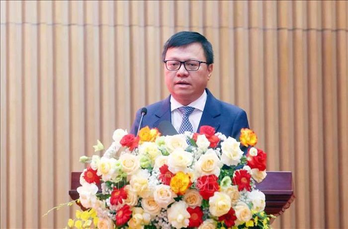 Đồng chí Lê Quốc Minh, Ủy viên Trung ương Đảng, Phó Trưởng ban Tuyên giáo và Dân vận Trung ương, Tổng Biên tập Báo Nhân Dân phát biểu. Ảnh: Phạm Kiên/TTXVN