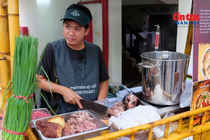 Phở không chỉ là một thực hành văn hóa ẩm thực mà còn là nguồn cảm hứng phong phú cho các hoạt động sáng tạo trong nhiều lĩnh vực và các ngành công nghiệp văn hóa.