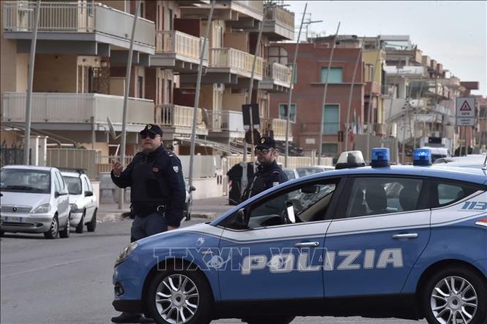 Cảnh sát tuần tra tại Ostia, Italy. Ảnh minh họa: AFP/TTXVN