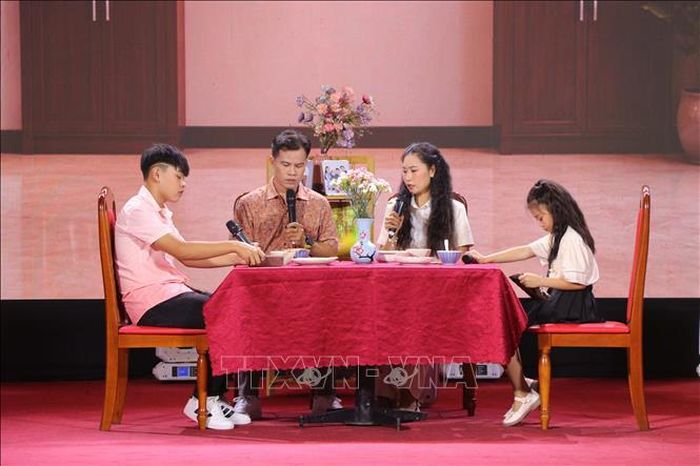 Một tiểu phẩm của gia đình đại diện cho thành phố Đồng Nai trình bày tại ngày hội.