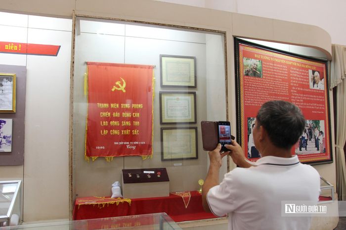 Ông Nguyễn Văn Hùng, đến từ phường Thành Sen, tỉnh Hà Tĩnh cho biết: “Nhờ công nghệ số, tôi tìm hiểu thông tin về Khu di tích lịch sử cấp Quốc gia đặc biệt Ngã Ba Đồng Lộc nhanh chóng, dễ dàng hơn. Qua mã QR của Zalo, tôi có thể xem được toàn bộ nội dung, hình ảnh về địa điểm mình tham quan”.