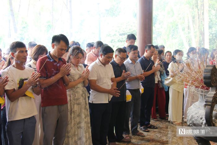 Trưa 24/7/1968, 10 nữ thanh niên xung phong thuộc Tiểu đội 4, Đại đội 2, Tổng đội 55 ra đường làm nhiệm vụ san lấp hố bom và sửa đường. Đến chiều cùng ngày, trận bom thứ 15 dội xuống Đồng Lộc, một quả bom rơi trúng cửa hầm nơi các cô trú ẩn. Hầm sập, 10 nữ thanh niên xung phong hy sinh khi tuổi đời còn rất trẻ.