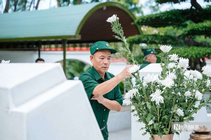Hiện nay, nơi 10 cô gái thanh niên xung phong ngã xuống đã trở thành “địa chỉ đỏ”, đón nhiều đoàn khách trong và ngoài nước đến dâng hương, tưởng niệm. Nhiều công trình kiến trúc đặc biệt được xây dựng, như: Khu mộ 10 cô gái thanh niên xung phong, sa bàn chiến đấu, nhà bảo tàng, tháp chuông Đồng Lộc, cụm tượng đài...