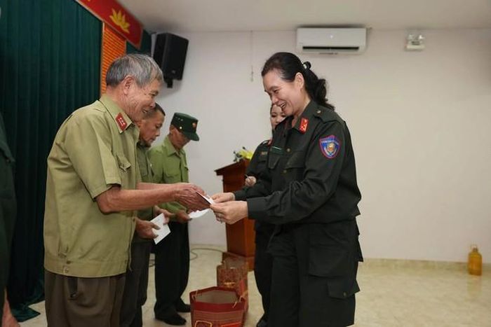 Hoạt động tri ân là dịp để giáo dục truyền thống yêu nước, bồi đắp đạo lý "Uống nước nhớ nguồn", "Đền ơn đáp nghĩa",nâng cao nhận thức, trách nhiệm của cán bộ, chiến sĩ CSCĐ (Nguồn: Bộ Tư lệnh CSCĐ).