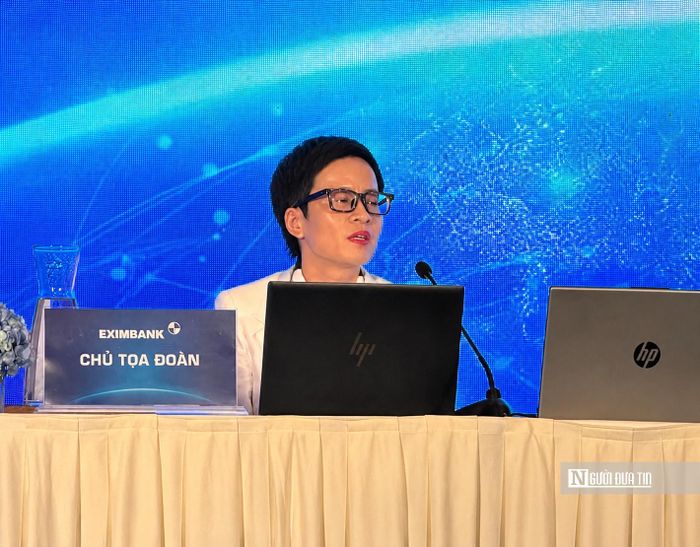 Chủ tịch HĐQT Eximbank Phạm Thị Huyền Trang chia sẻ tại Đại hội, 