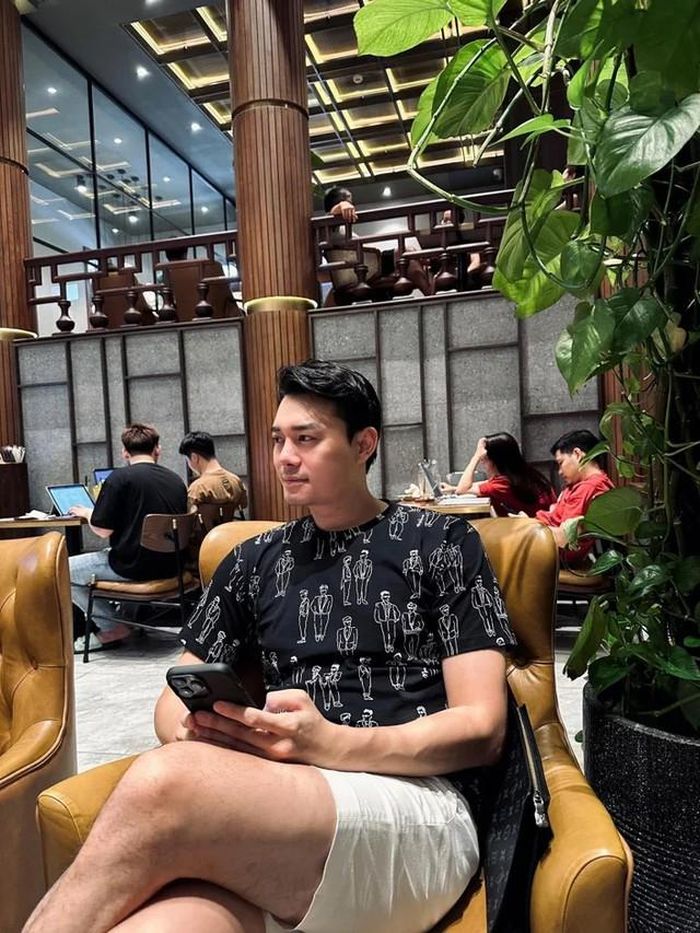 Anh Dũng vốn ưa chuộng phong cách trẻ trung, giản dị trong cuộc sống đời thường. Ảnh: FBNV.