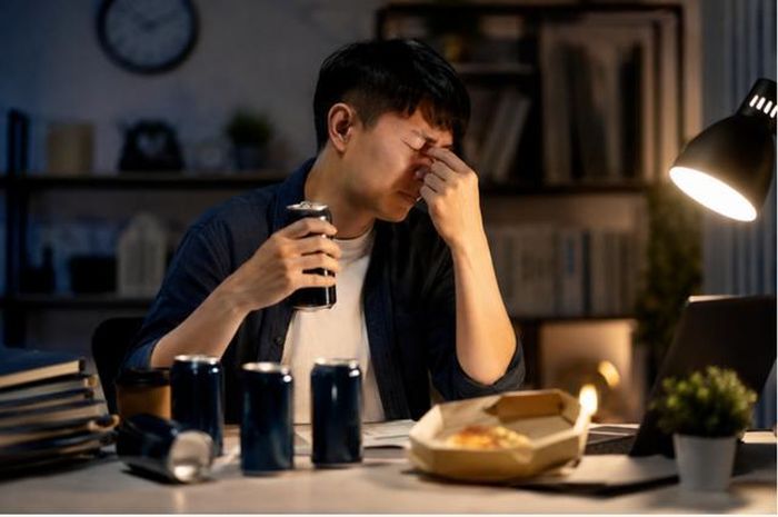 Uống nước chứa nhiều đường cũng dẫn tới bệnh rối loạn chuyển hóa (Ảnh minh họa/VTCNews)
