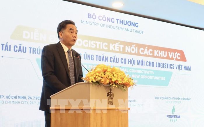 Ông Nguyễn Lộc Hà, Phó Chủ tịch Thường trực UBND TP. Hồ Chí Minh phát biểu tại diễn đàn. Ảnh: Xuân Anh - TTXVN