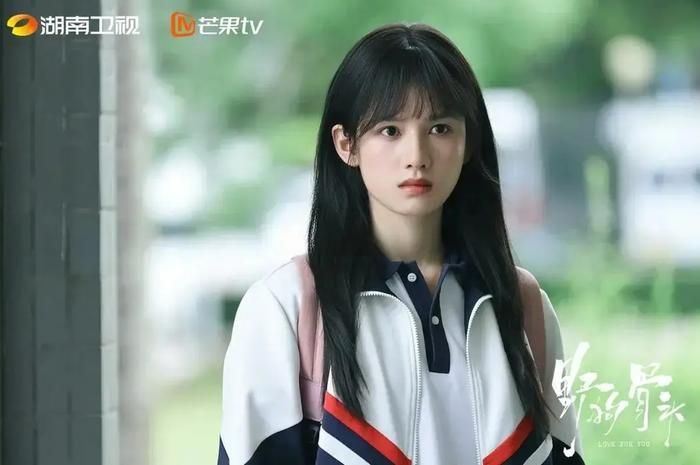 Nhan sắc trong trẻo của Trương Tịnh Nghi nhận nhiều lời khen từ khán giả. Ảnh: Mango TV