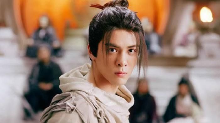 Trương Vô Kỵ sở hữu hàng loạt chiến tích thực chiến lẫy lừng, điều mà Hoàng Thường chưa từng được nguyên tác trực tiếp khắc họa. Ảnh: Sohu.