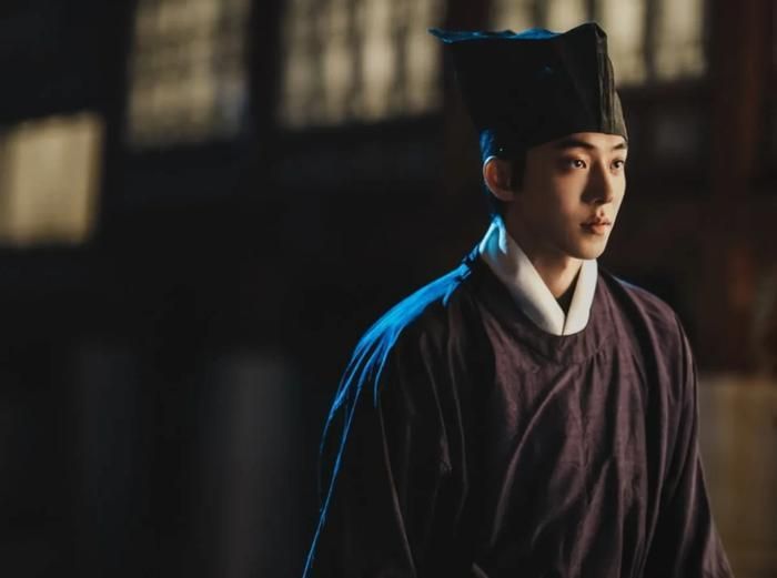 Sau khi xuất ngũ vào năm 2024, The East Palace đánh dấu bộ phim truyền hình đầu tiên của Nam Joo Hyuk. Lần này, anh rũ bỏ hình ảnh chàng trai ấm áp trong Twenty-Five Twenty-One hay thanh niên đầy nhiệt huyết ở Start-Up để hóa thân thành Gu Cheon, một pháp sư trừ tà bí ẩn, có khả năng đi lại giữa hai thế giới âm và dương.