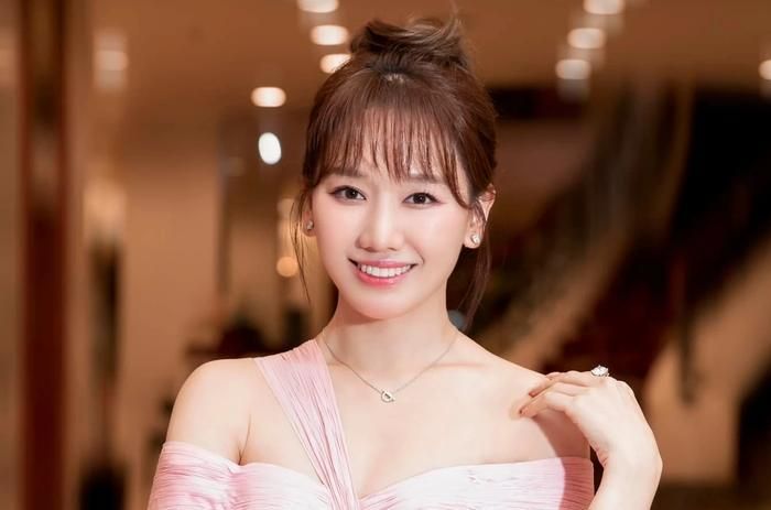 Dù không còn hoạt động nghệ thuật mạnh mẽ, Hari Won vẫn cho thấy sức hút không hề nhỏ.