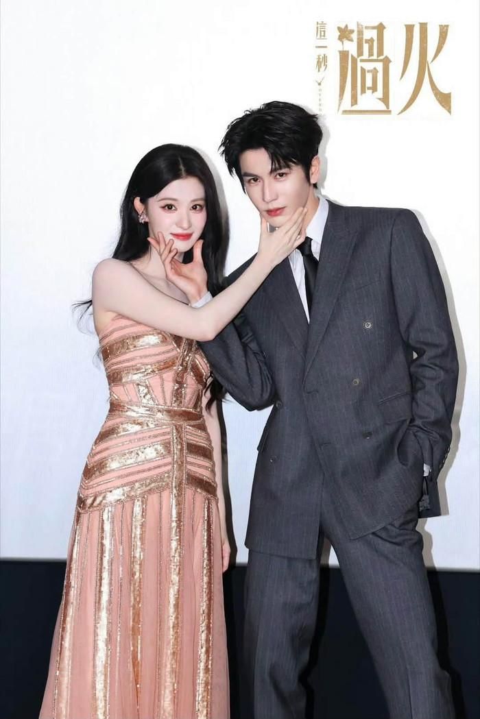 Vương Sở Nhiên và Trương Lăng Hách từng gây sốt với loạt ảnh hậu trường. Ảnh: Weibo.