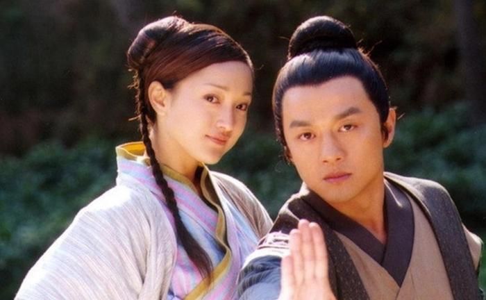 Anh Hùng Xạ Điêu bản năm 2003 do Lý Á Bằng và Châu Tấn thủ vai chính.