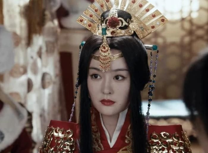 Thiên Sơn Đồng Lão từng khen ngợi nhan sắc của Mộng Cô là "đoan lệ tú nhã, vô song vô đối". 