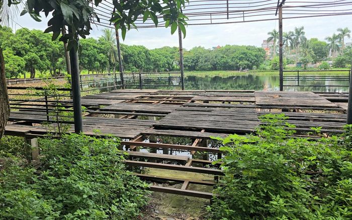 Theo tìm hiểu, Khu sinh thái Vĩnh Hưng là một trong các quỹ đất đối ứng của dự án BT do Công ty Cổ phần Đầu tư phát triển hạ tầng và đô thị Vĩnh Hưng thực hiện. Tuy nhiên, sau khi Luật Đầu tư năm 2020 có hiệu lực, Hà Nội dừng triển khai các dự án BT mới và dừng thực hiện các dự án chưa phát hành hồ sơ mời thầu, khiến việc triển khai quy hoạch công viên sinh thái cũng phải tạm dừng.