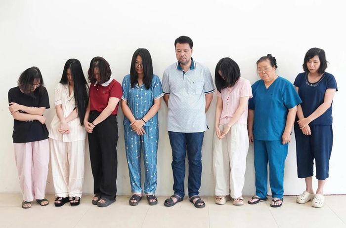 Một số nghi phạm trong vụ phòng khám tạo dấu hiệu bệnh lý giả. Ảnh: Công an cung cấp