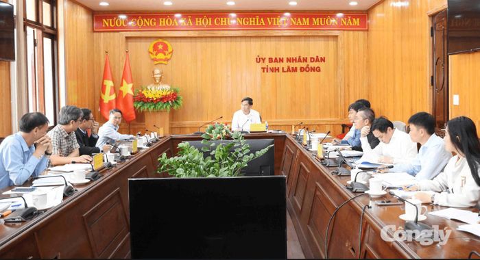 Quang cảnh buổi làm việc.